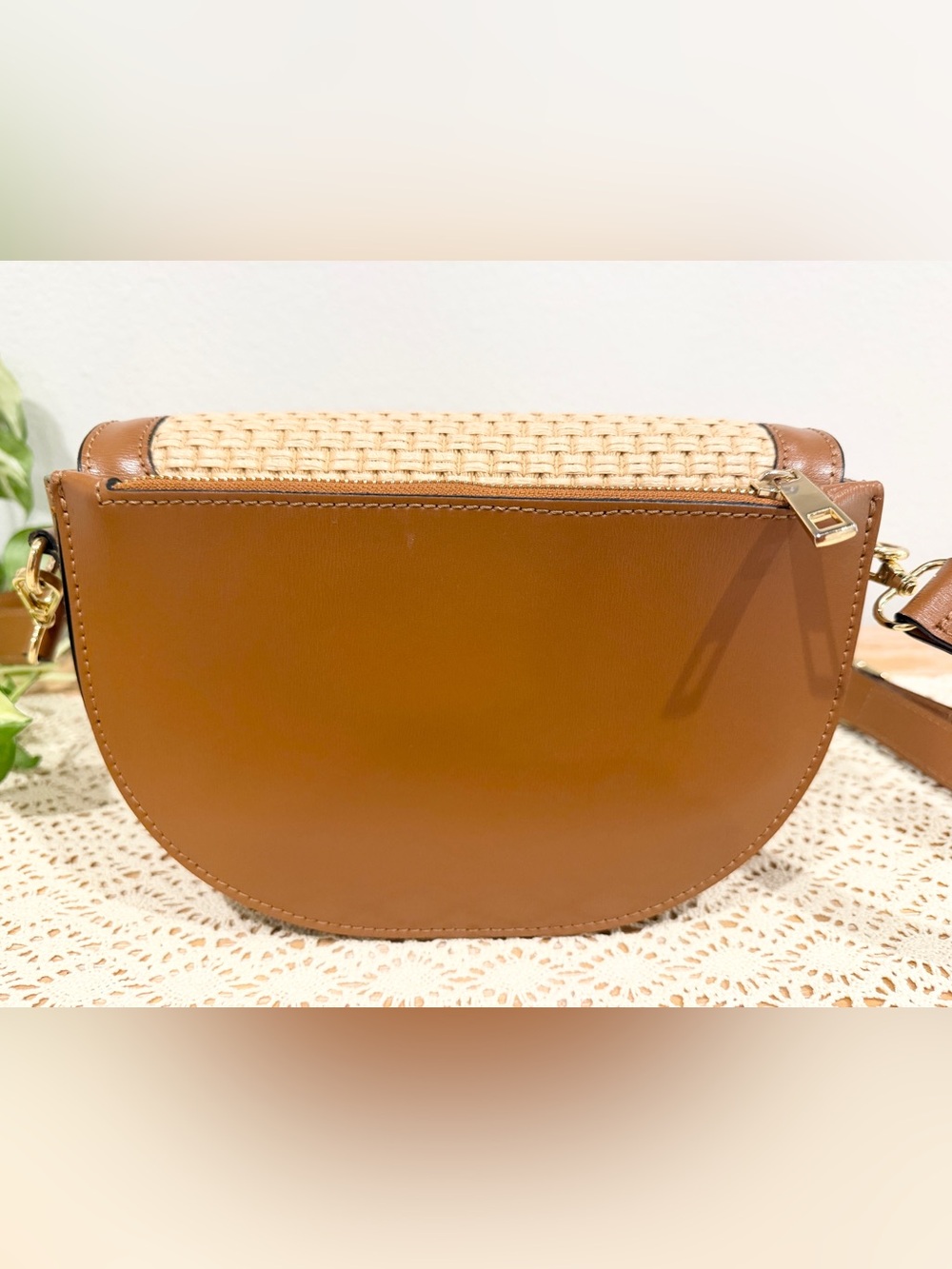 Divina Firenze Tan Leather & Woven Crossbody Bag with Gold Hardware - Picture 8 of 8